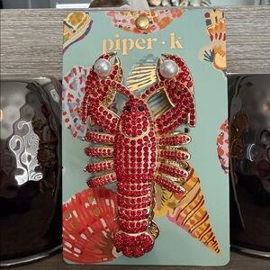 PIper-K  Crystal Lobster w/two white pearl accents hair clip. Summer staple